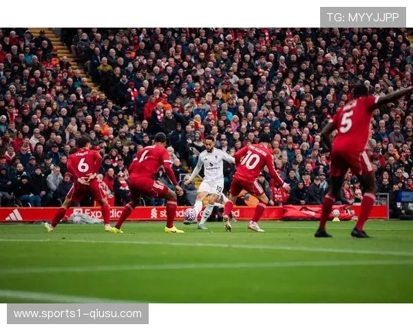 马赛边中结合战术在欧联赛场收效 创造大量进攻空间